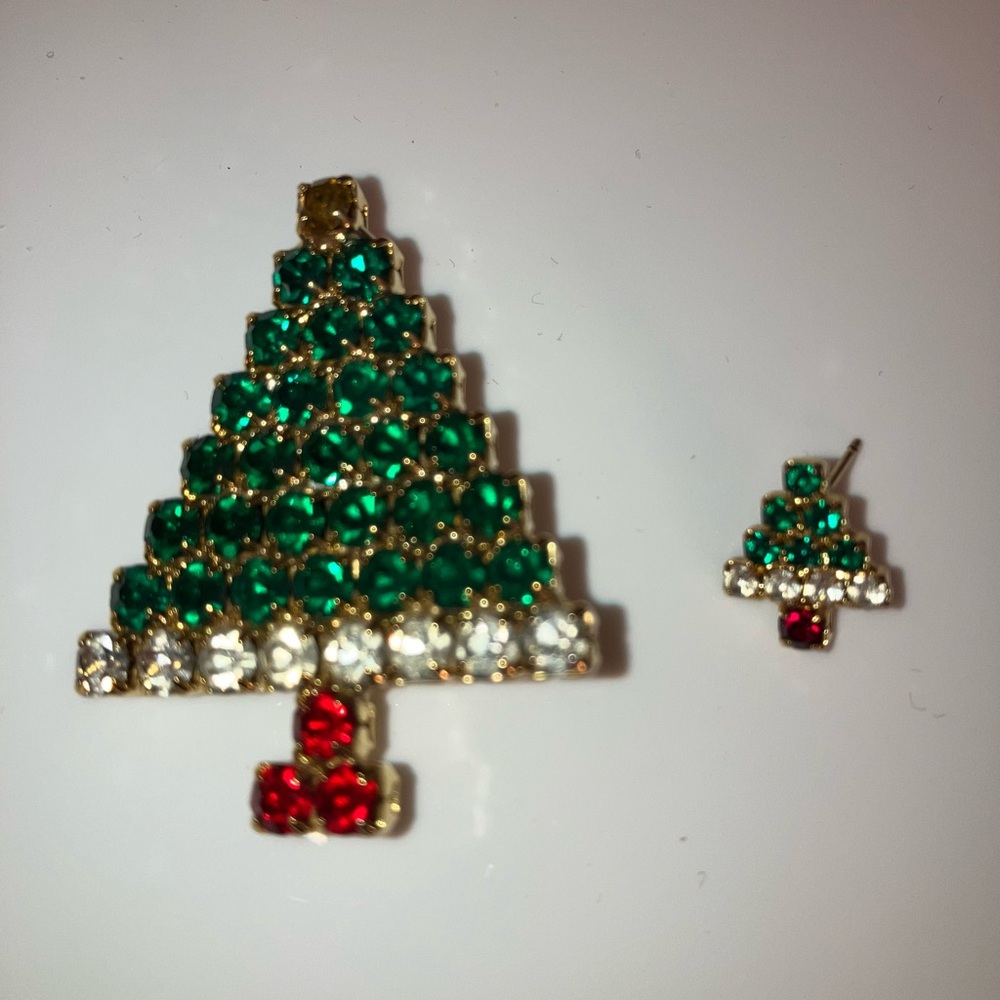 Vintage Gold-Tone and Rhinestone Christmas Tree Brooch